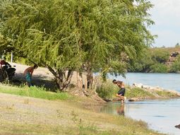 Solicitan que se mida la calidad del agua del río Negro de forma trimestral y con datos públicos. Solicitan que se mida la calidad del agua del río Negro de forma trimestral y con datos públicos.