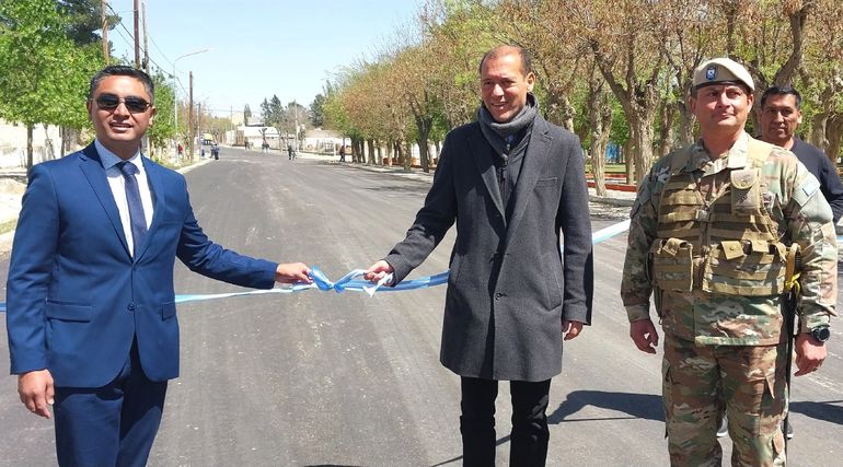 Más asfalto y una cancha de fútbol para Mariano Moreno