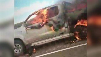 Camioneta incendiada 02.jpg