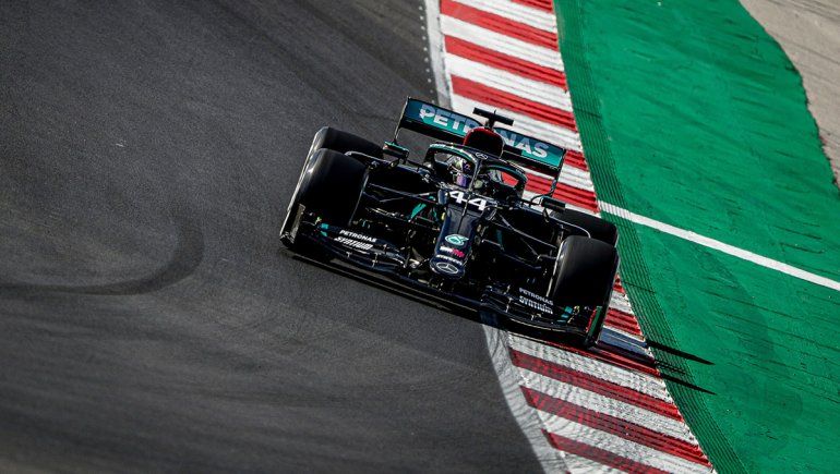 Lewis Hamilton se quedó con la pole position de la Fórmula 1 en Portugal.
