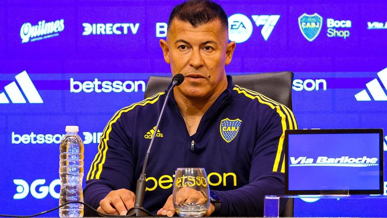 Almirón le explicó a los hinchas por qué no jugaron los titulares.