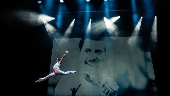 Hernán Piquín tributa a Freddie Mercury en Casino Magic