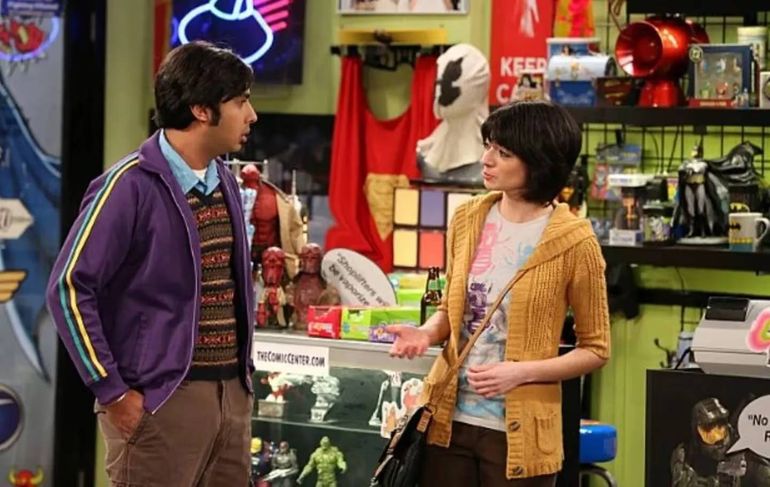 Kate Micucci, conocida por haber interpretado a Lucy en The Big Bang Theory. Foto: CBS. Kate Micucci, conocida por haber interpretado a Lucy en The Big Bang Theory. Foto: CBS.