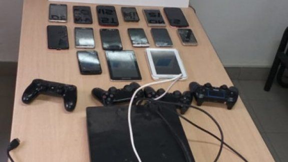 Fueron por un robo y dieron con 13 celulares y dos tablets