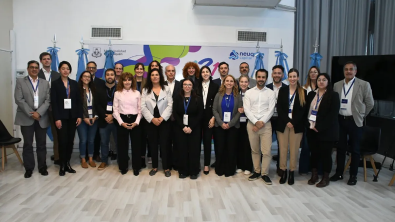 Autoridades del municipio, al recibir a la delegación de empresarios. | LM Neuquen Autoridades del municipio, al recibir a la delegación de empresarios.