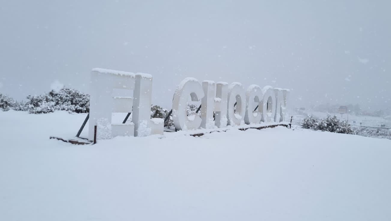 En fotos, así nevó este sábado en Villa El Chocón