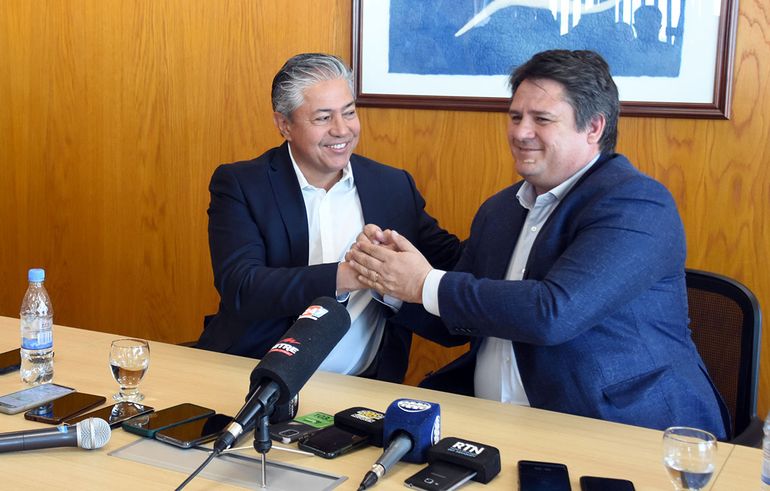 Figueroa dijo que va a reducir la planta política de su gobierno. Figueroa dijo que va a reducir la planta política de su gobierno.