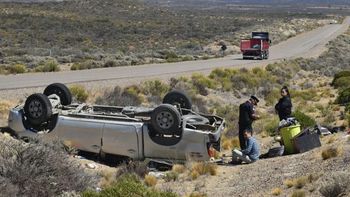 Una familia de Ushuaia volcó en la Ruta 3.