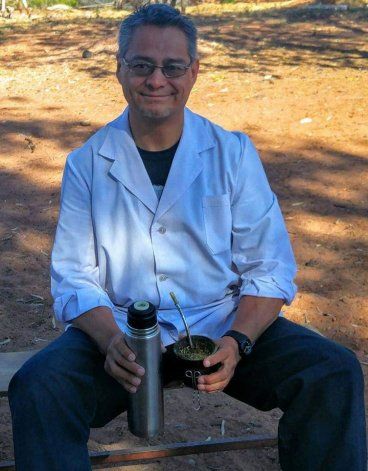 Mario, maestro que está de licencia. Mónica lo suplió en la Escuela de Aguada San Roque.