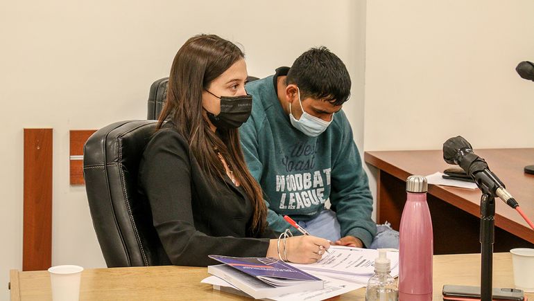 Ruta 22: pasó en rojo, chocó a un motociclista y lo mató