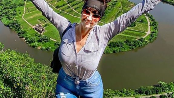 Selfie mortal: murió al caer a un precipicio mientras posaba para una foto