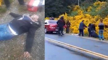 tomas en mascardi: impactante video de la brutal golpiza y ataque con cuchillos a un vecino tomas en mascardi: impactante video de la brutal golpiza y ataque con cuchillos a un vecino
