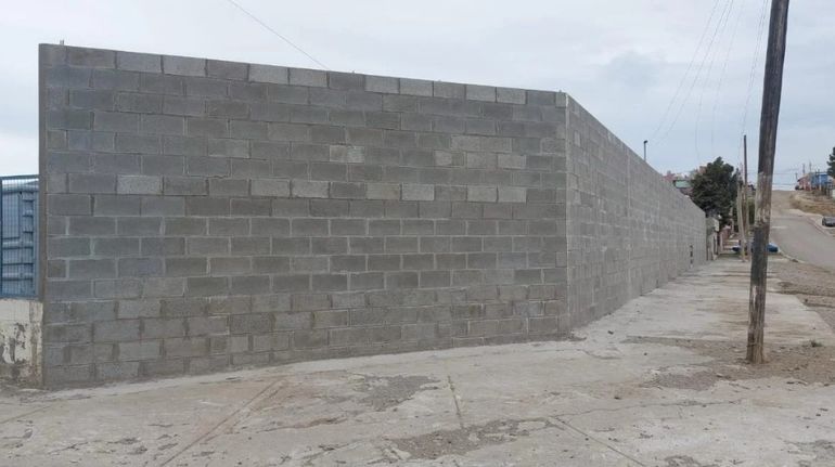 El Jardín de Infantes 426 de Comodoro Rivadavia, tras un muro. El Jardín de Infantes 426 de Comodoro Rivadavia, tras un muro.