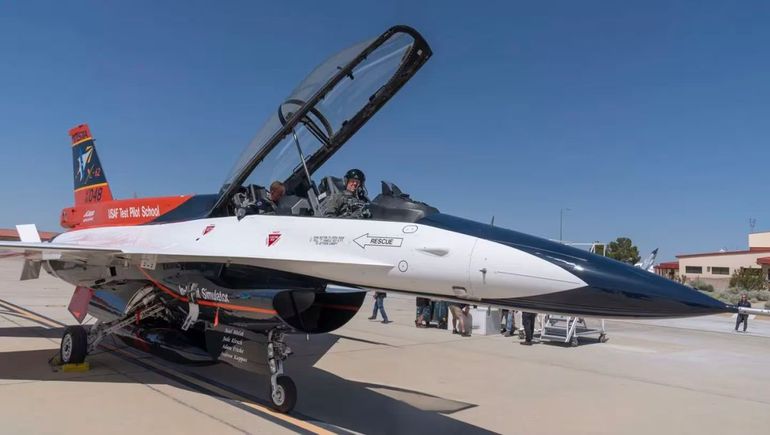 EEUU presenta un avión indestructible en una guerra nuclear