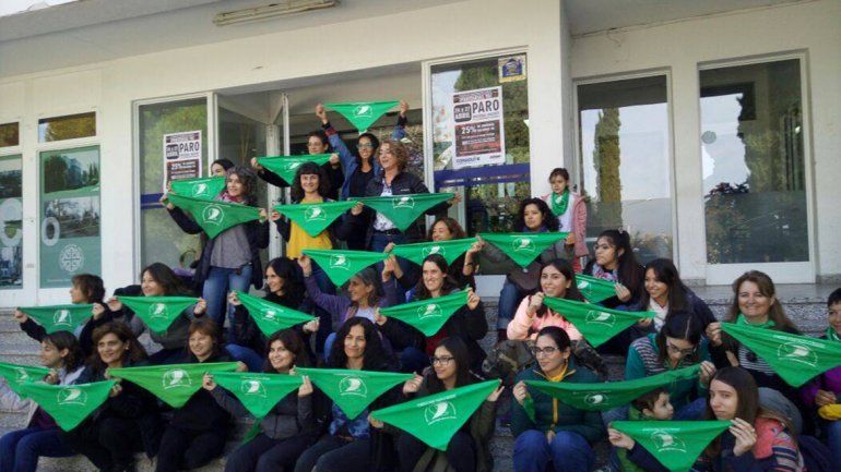 Universitarias e investigadoras de la UNCo firmaron a favor del aborto