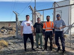 Autoridades de Santo Tomás con representantes de la empresa Movistar. Autoridades de Santo Tomás con representantes de la empresa Movistar.