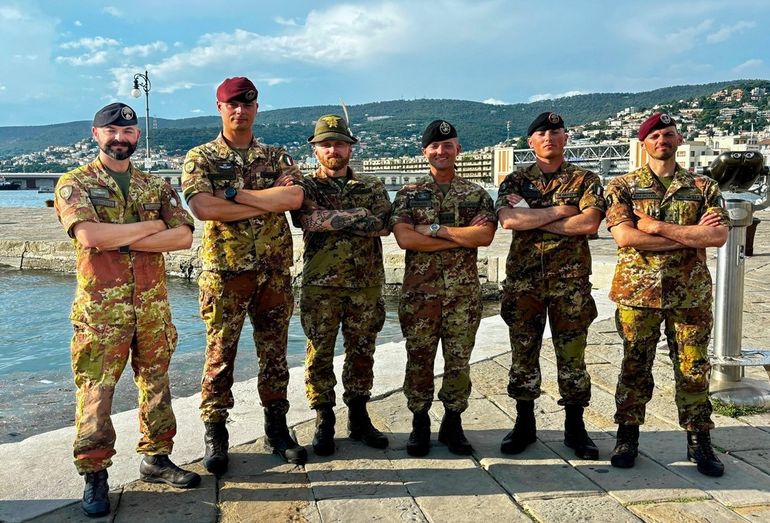 Los héroes fueron cuatro oficiales y dos suboficiales de la Academia Militar de Módena, Italia. Los héroes fueron cuatro oficiales y dos suboficiales de la Academia Militar de Módena, Italia.