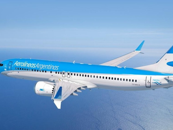 Aerolíneas Argentinas modificó sus tarifas y dejó de incluir el equipaje de mano en la opción más económica. Aerolíneas Argentinas modificó sus tarifas y dejó de incluir el equipaje de mano en la opción más económica.