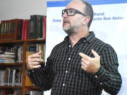 Salvador Cambarieri cambió los escenarios porteños por el desafío de producir en la estepa rionegrina. Salvador Cambarieri cambió los escenarios porteños por el desafío de producir en la estepa rionegrina.