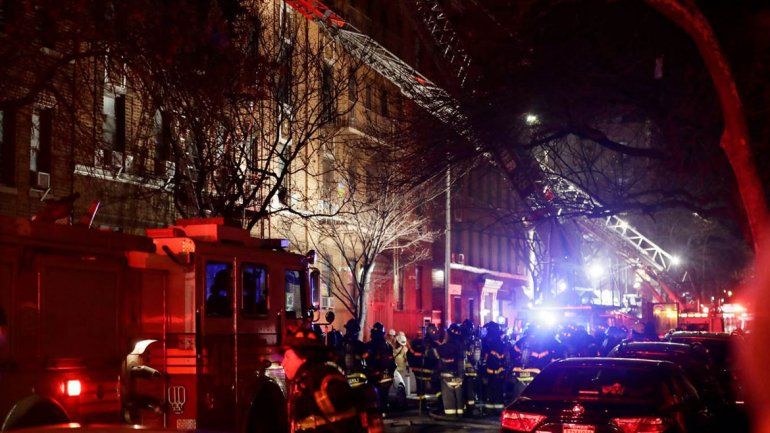 Al menos 12 muertos en un incendio de un edificio en Nueva York