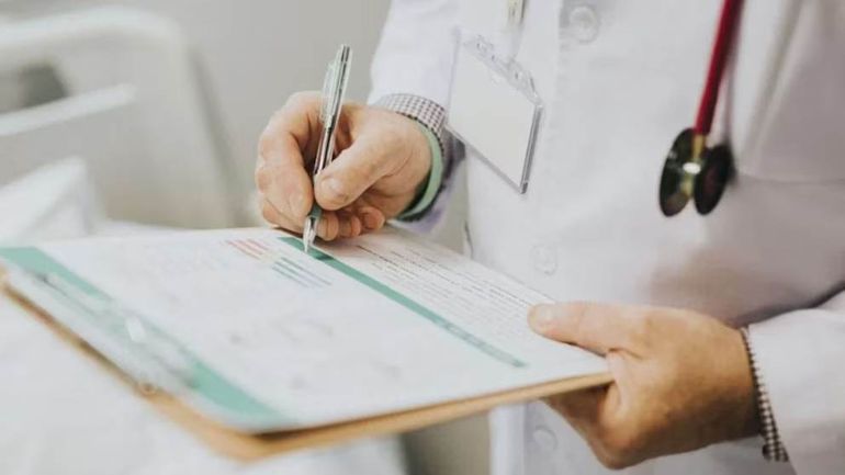 De aprobarse, las licencias por enfermedad o accidente ya no tendrá una compensación de 100% del sueldo mientras duren. 