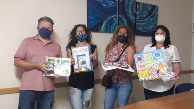 Estudiantes fabricaron juguetes para los niños de una clínica