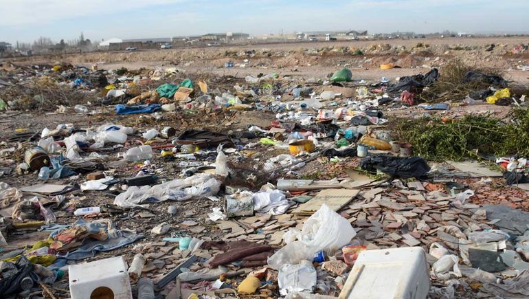 A dos meses de haberlo limpiado, se reactivó el basural de la Autovía Norte