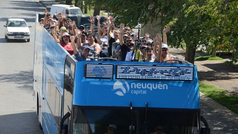 El bus turístico ya hizo su primer paseo por Neuquén