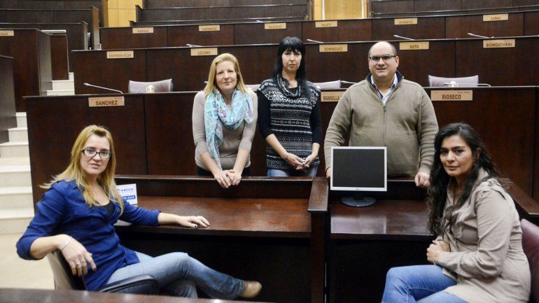 Los taquígrafos desarrollan la habilidad de transcribir los testimonios de los diputados en la Cámara.