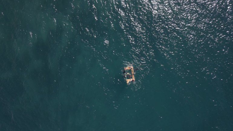 Un portal sumergido en el lago Mari Menuco sorprende a los buceadores
