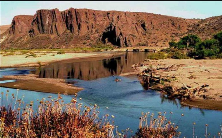 El corredor turístico Valle de Gondwana sigue el curso del río Chubut. El corredor turístico Valle de Gondwana sigue el curso del río Chubut. 