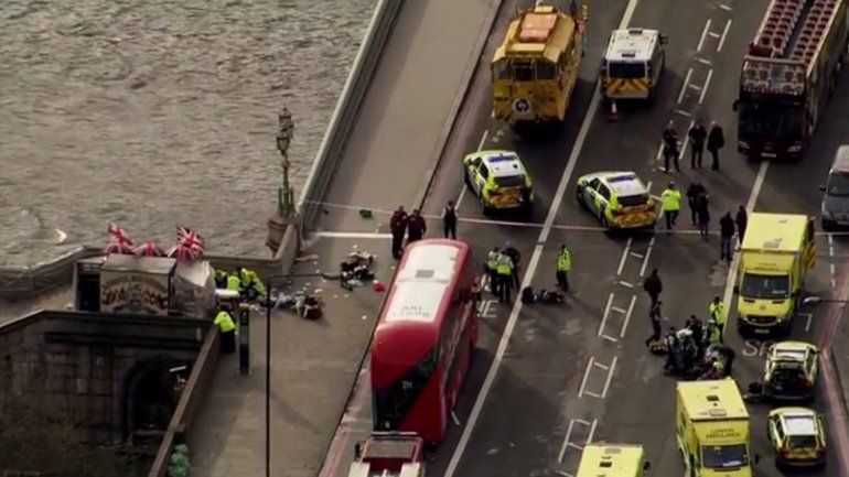 Ataque en Londres: disparos frente al Parlamento deja al menos 5 muertos