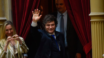 Javier Milei viajará con su hermana Karina y llegará el martes a suelo noruego. Javier Milei viajará con su hermana Karina y llegará el martes a suelo noruego.