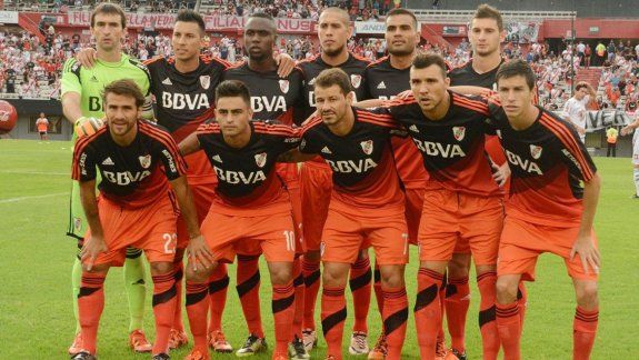 Los 11 del debut y los que quedaron afuera. Muchas variantes para Gallardo.