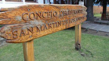 San Martín de los Andes cobrará estacionamiento medido. Los concejales también pagarán. San Martín de los Andes cobrará estacionamiento medido. Los concejales también pagarán.