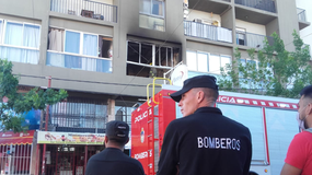 Explosión e incendio en un edificio puso en alerta al Bajo