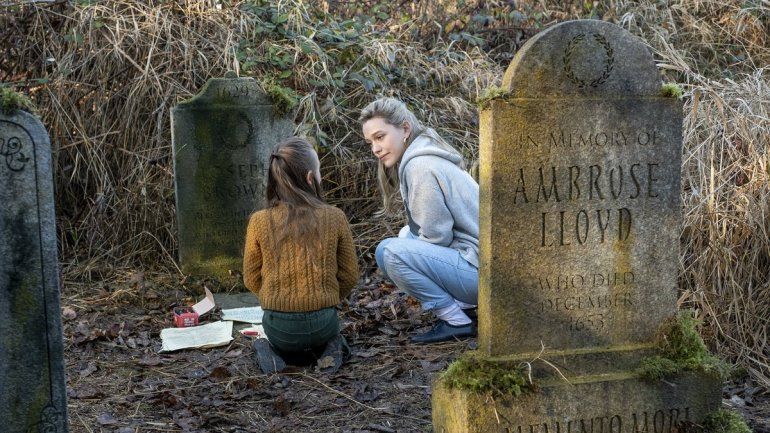 La Maldición de Bly Manor es protagonizada por Victoria Pedretti