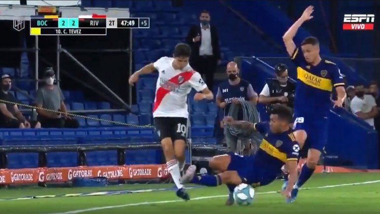 Los hinchas de River se las agarraron contra Tevez