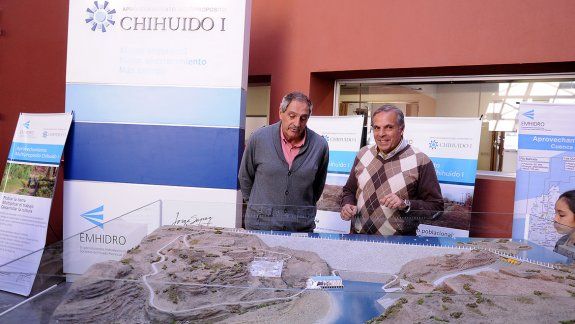 La represa sobre el río Neuquén asoma como un sueño que se complica.