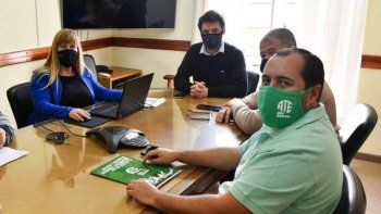 el gobierno otorgo un aumento del 30% por indumentaria el gobierno otorgo un aumento del 30% por indumentaria