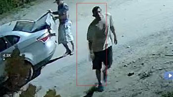 Los ladrones fueron captados por las cámaras en Villa La Angostura Los ladrones fueron captados por las cámaras en Villa La Angostura