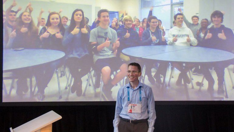 Le pegaron en la cabeza en un robo y hoy es un genio