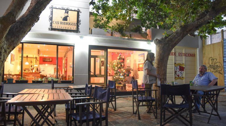 La actividad gastronómica sintió el impacto de la crisis. Siguen vendiendo