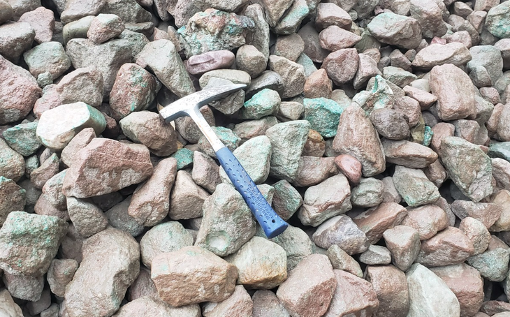 La PyME minera es la única exportadora de cobre en Argentina, lo que le permitió cerrar un contrato con Trafigura, una de las comercializadoras de metales más grandes del mundo. Foto: Martín Bronce La PyME minera es la única exportadora de cobre en Argentina, lo que le permitió cerrar un contrato con Trafigura, una de las comercializadoras de metales más grandes del mundo. Foto: Martín Bronce