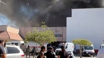 El incendio en Plaza Fiesta Las Palmas de Los Mochis. El incendio en Plaza Fiesta Las Palmas de Los Mochis.
