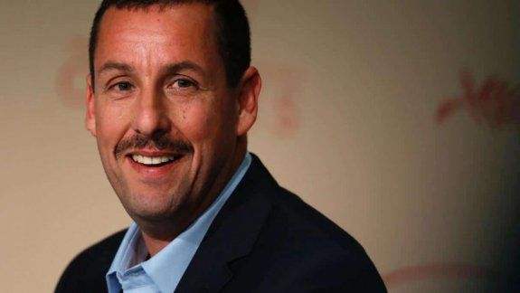Adam Sandler usó su Twitter para responder al video viral que lo involucra en días recientes
