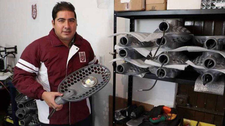 Mexicano creó luminarias que funcionan con el sol