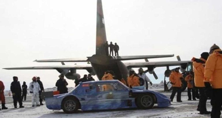 El Torino bajó del Hércules en marcha, para correr en la Antártida. El Torino bajó del Hércules en marcha, para correr en la Antártida.