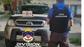 Recuperan pesos, dólares y una camioneta en allanamientos por estafa