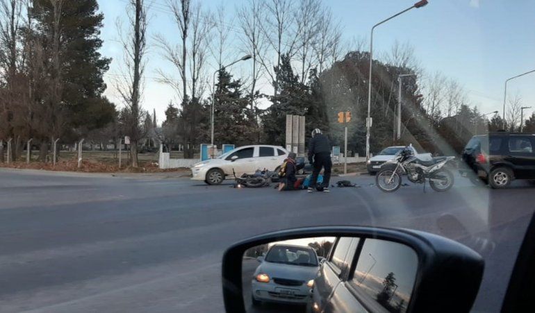 Ruta 22: conductor hizo un giro indebido y provocó un choque
